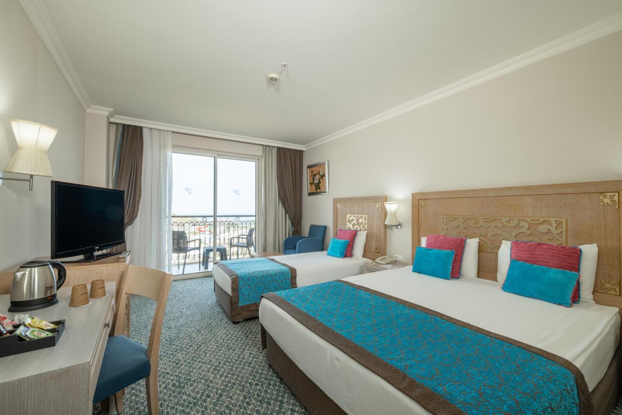 Double or Twin Room Partial Sea View,1499158429:JPEG